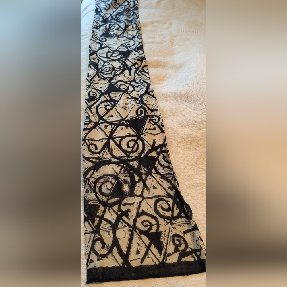 Black and Cream Patterned Scarf
